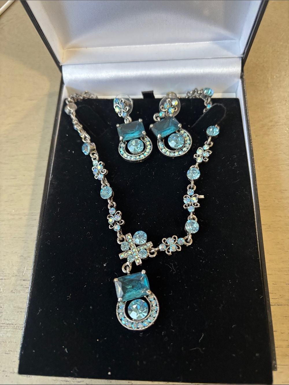 Vintage-Style Blue Crystal Necklace and Earring Set